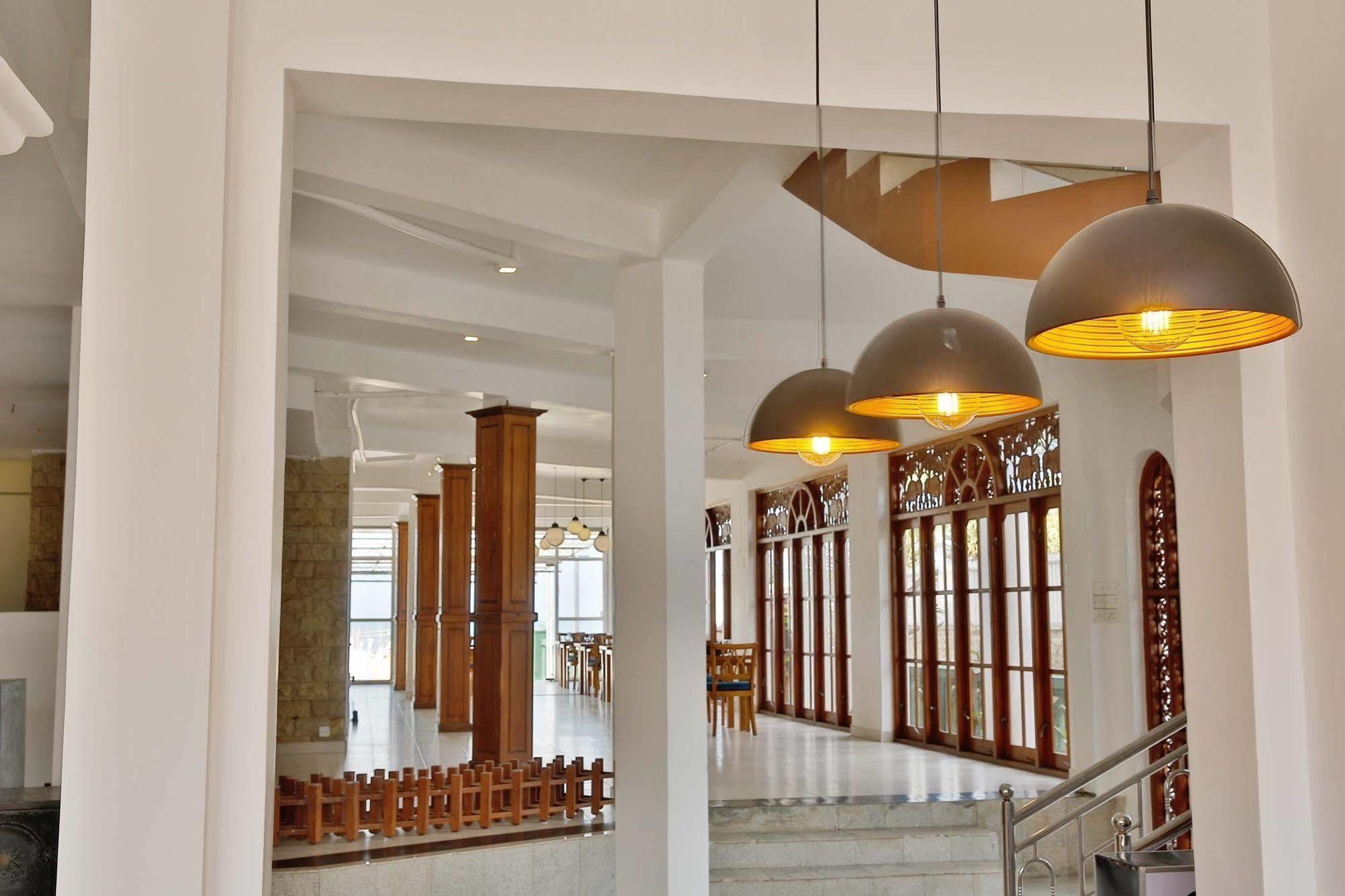The Reef Beach Hotel Negombo Dış mekan fotoğraf