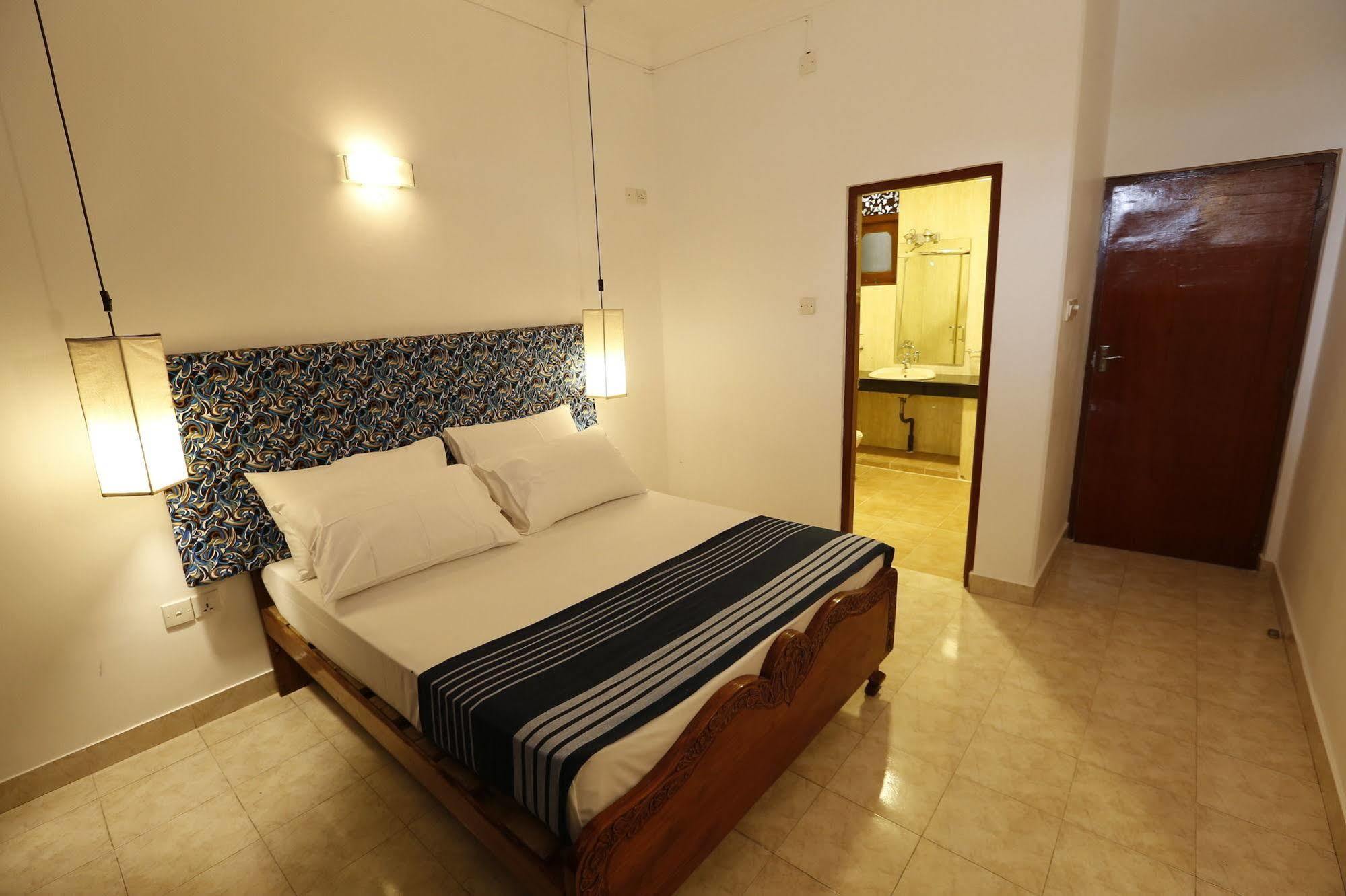 The Reef Beach Hotel Negombo Dış mekan fotoğraf
