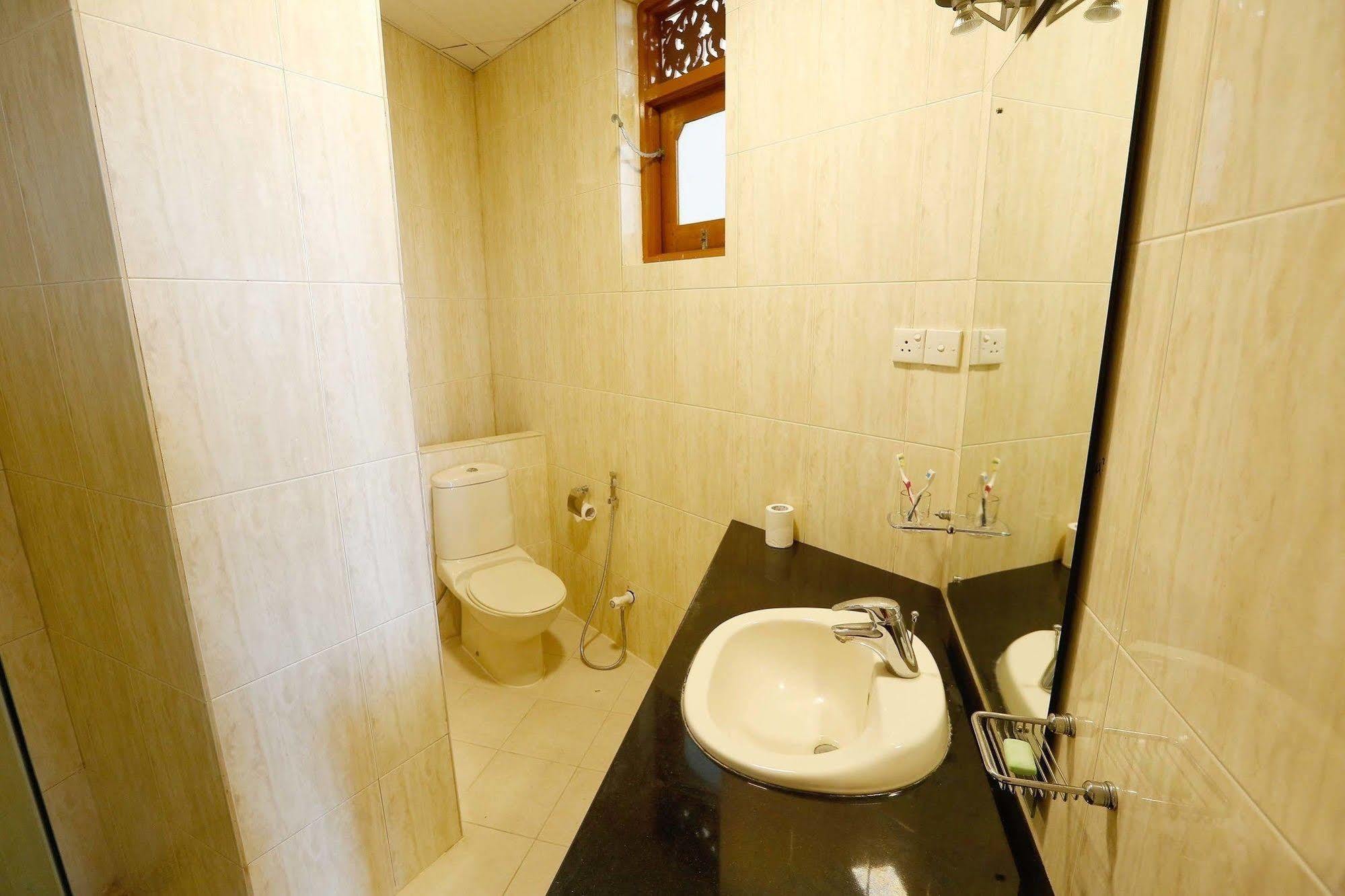 The Reef Beach Hotel Negombo Dış mekan fotoğraf