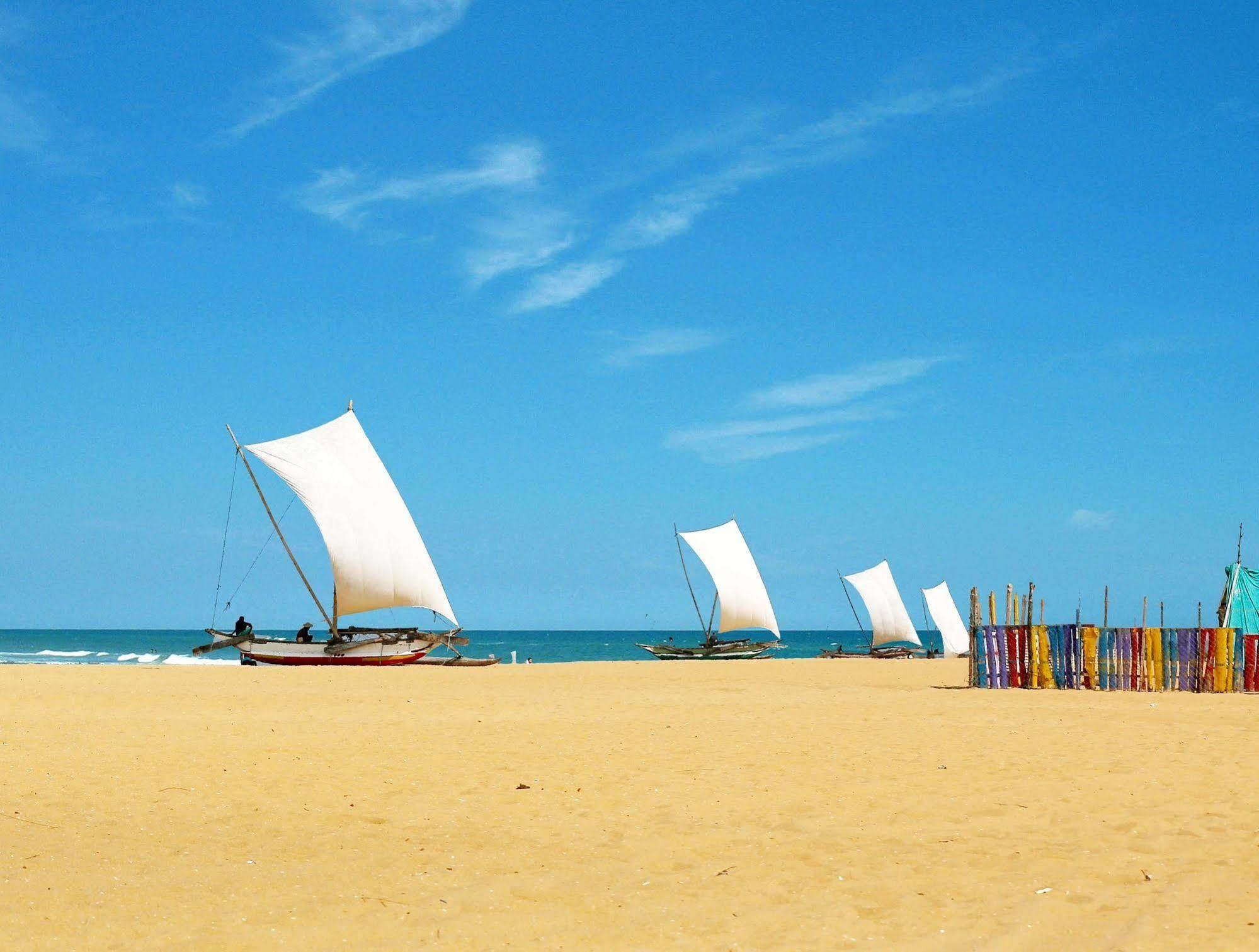 The Reef Beach Hotel Negombo Dış mekan fotoğraf
