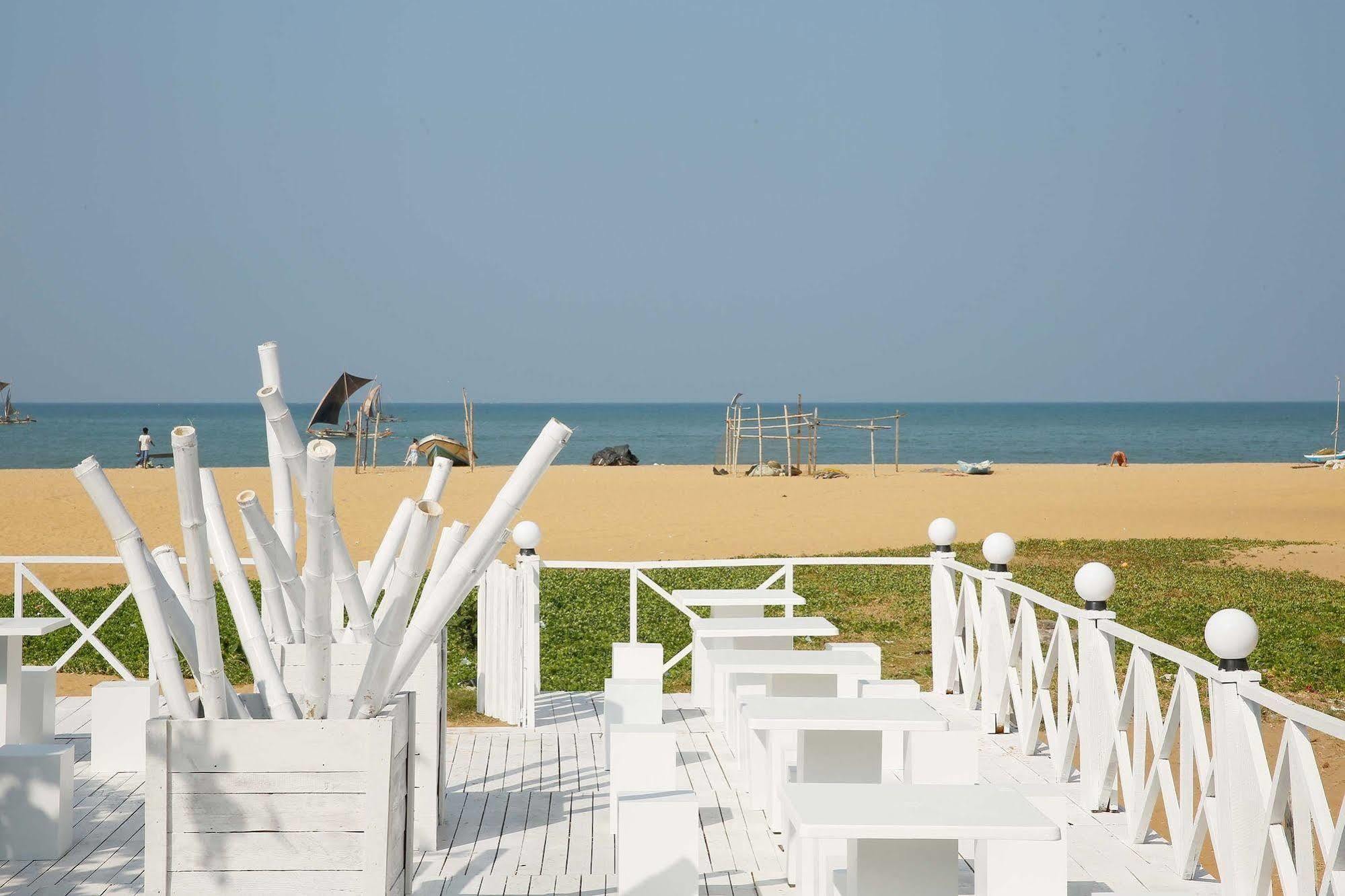 The Reef Beach Hotel Negombo Dış mekan fotoğraf